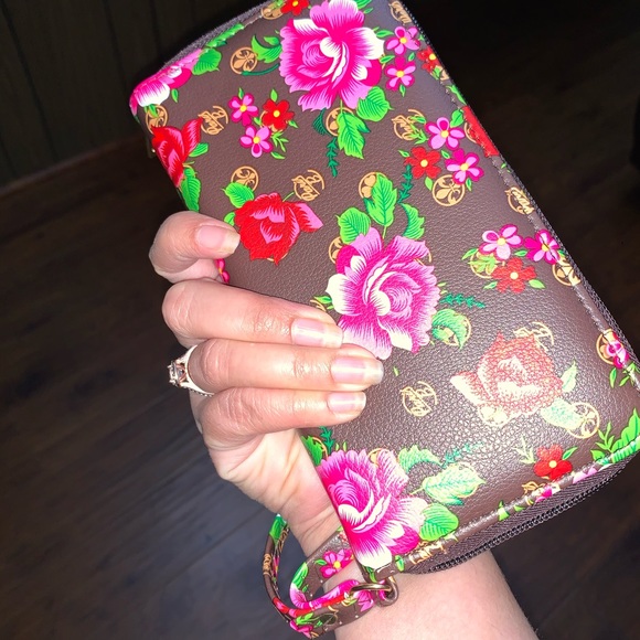 Handbags - NEW Flowers💐🌺🌸 Long Zipper Wallet
